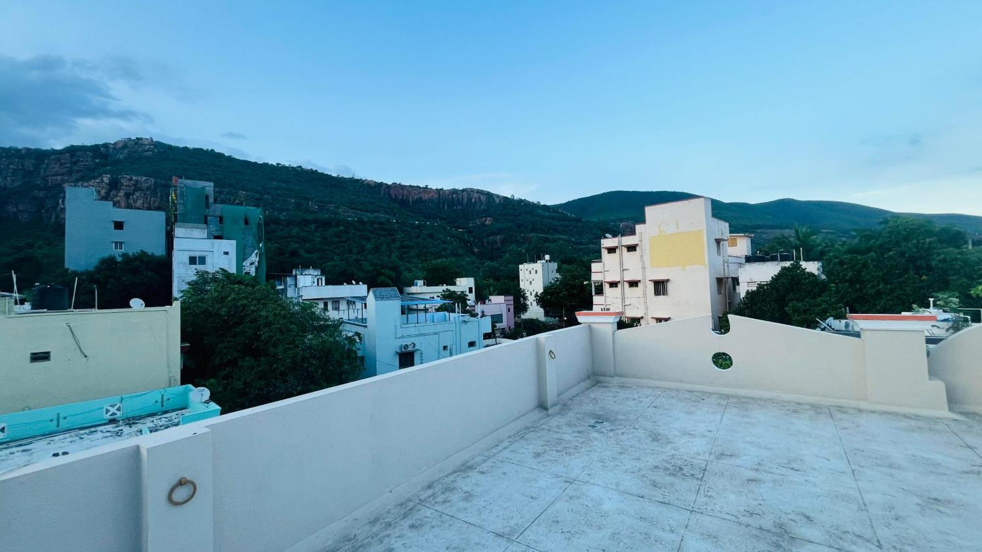 Nanda Mohan Homestay- Luxuries Ac Apartment Close To Alipiri Foothills-Kapila Teertham And Iskcon Temple Tirupati Exteriér fotografie